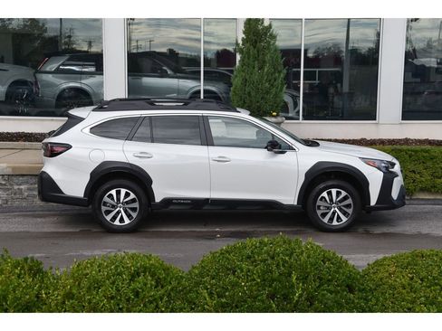 Certified 2025 Subaru Outback Premium w/ Popular Package #1A image 3