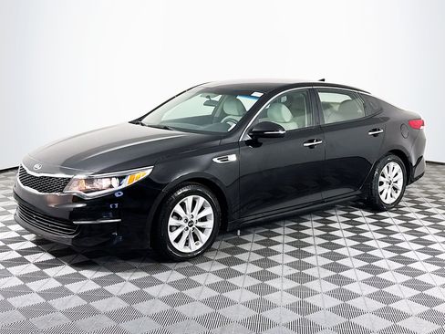 Used 2018 Kia Optima LX w/ 17" Alloy Wheels Package FWD image 4
