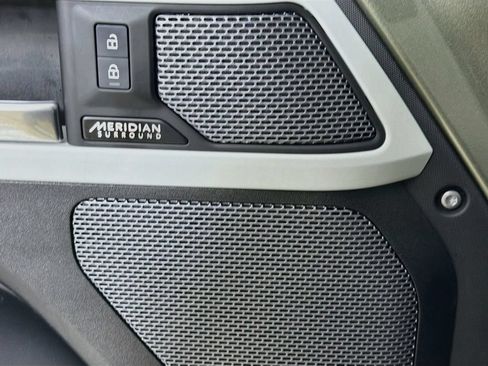 Certified 2023 Land Rover Defender 110 SE AWD/4WD image 19