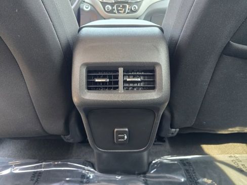 Used 2023 Chevrolet Equinox LT image 22