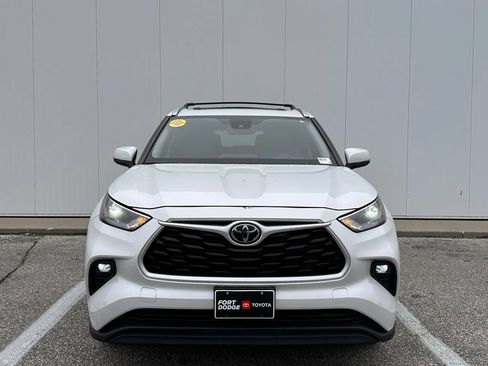 Used 2022 Toyota Highlander XLE AWD/4WD image 10