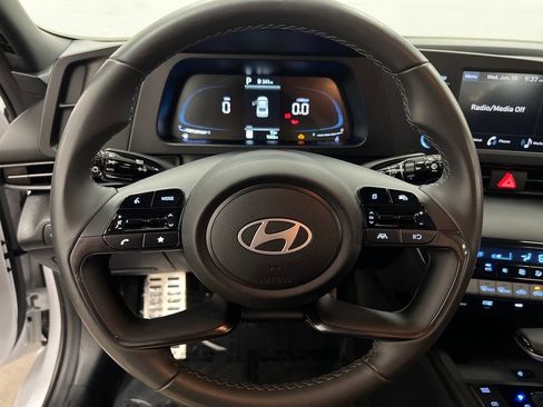 Used 2025 Hyundai Elantra Sport FWD image 15