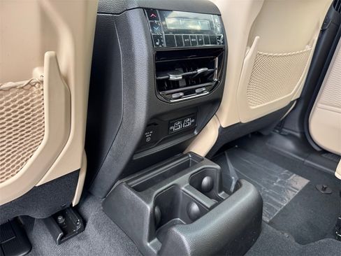 New 2025 Jeep Grand Cherokee L Limited w/ Black Appearance Package image 17