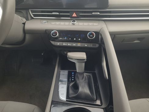 Used 2025 Hyundai Elantra SEL FWD image 11