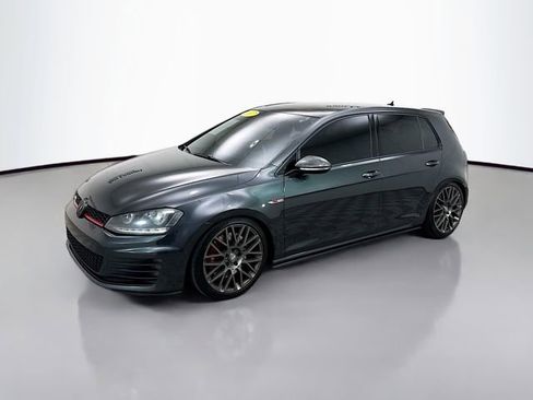 Used 2017 Volkswagen GTI SE image 3