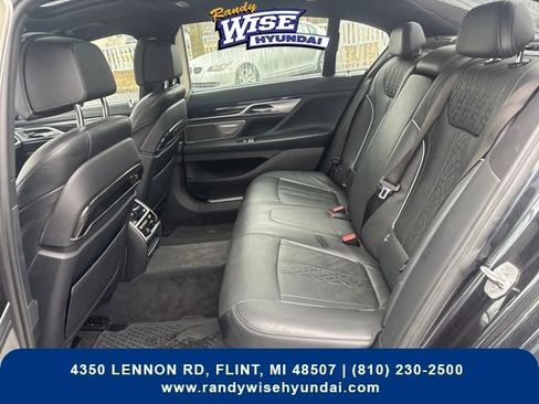 Used 2017 BMW 750i xDrive image 28