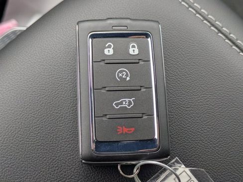 New 2025 Jeep Grand Cherokee Altitude image 26