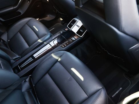 Used 2016 Porsche Panamera S image 15