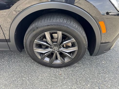Used 2023 Volkswagen Tiguan SE w/ Panoramic Sunroof Package FWD image 10
