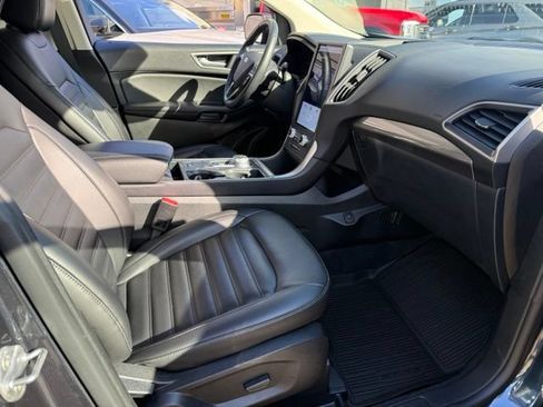 Certified 2024 Ford Edge SEL w/ Convenience Package AWD/4WD image 4