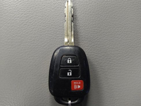 Used 2019 Toyota Highlander LE image 32