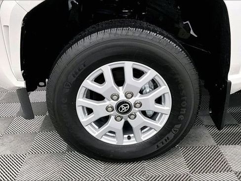 Used 2024 Toyota Tacoma SR5 AWD/4WD image 9