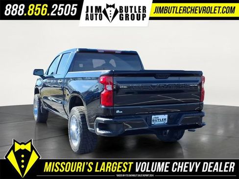 Used 2022 Chevrolet Silverado 1500 Custom image 2