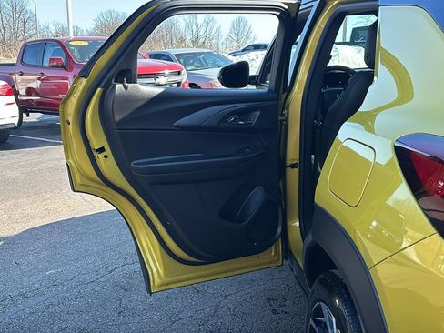 Used 2025 Chevrolet TrailBlazer RS w/ Convenience Package AWD/4WD image 28