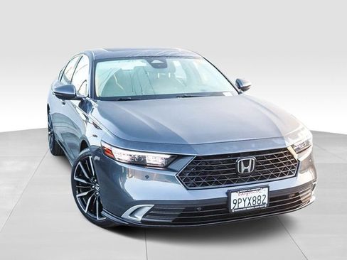 Used 2025 Honda Accord Touring image 2