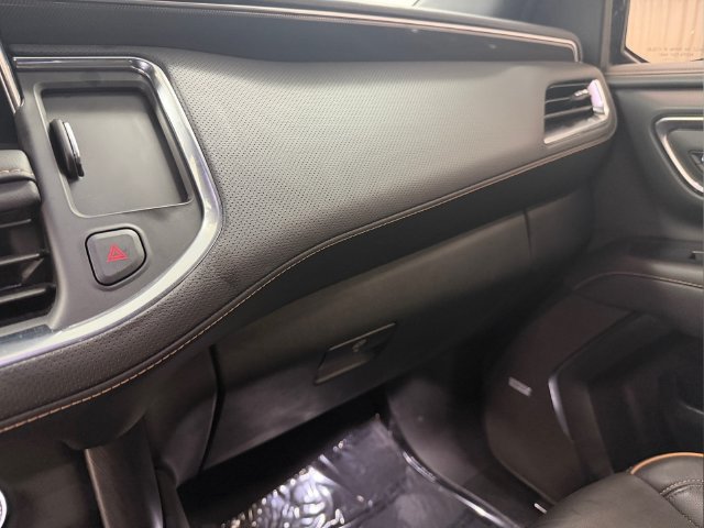 Used 2024 GMC Yukon XL AT4 w/ Technology Package AWD/4WD image 22