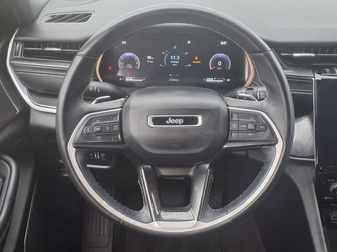 Used 2022 Jeep Grand Cherokee L Laredo AWD/4WD image 13