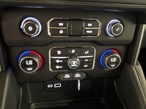 Used 2021 Chevrolet Suburban LS AWD/4WD image 23