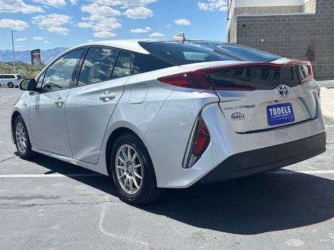 Used 2018 Toyota Prius Prime Premium FWD image 4