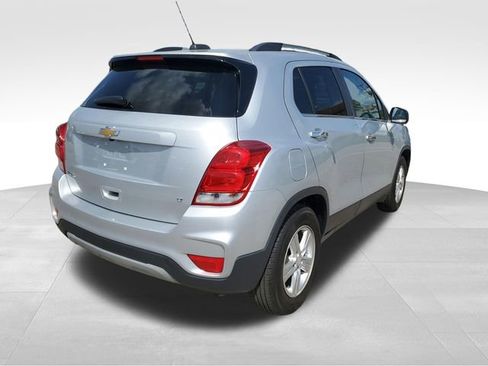 Used 2020 Chevrolet Trax LT w/ LT Convenience Package FWD image 4