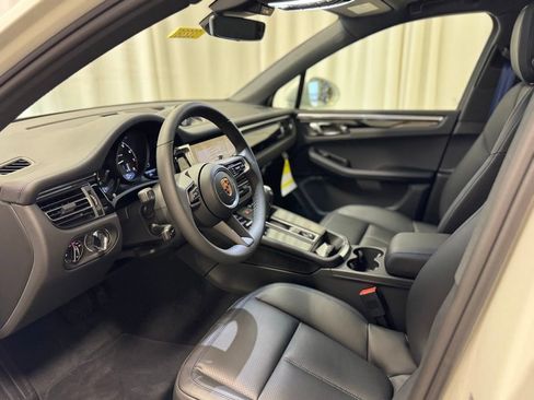 Used 2026 Porsche Macan AWD/4WD image 4