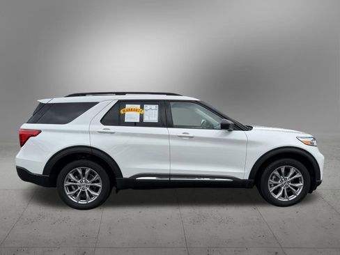 Used 2023 Ford Explorer XLT w/ Equipment Group 202A AWD/4WD image 5