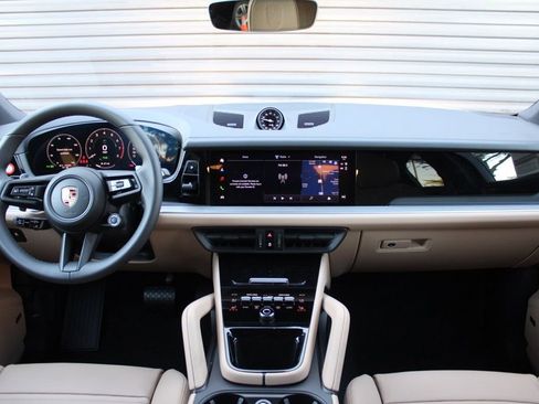 New 2026 Porsche Cayenne image 28