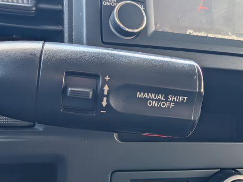 Used 2016 Nissan NV 3500 SL image 18