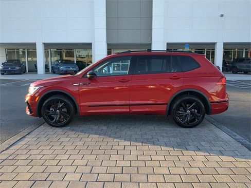 Certified 2024 Volkswagen Tiguan SE R-Line image 6
