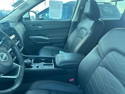 Certified 2025 Nissan Pathfinder Platinum w/ Cargo Package FWD image 33