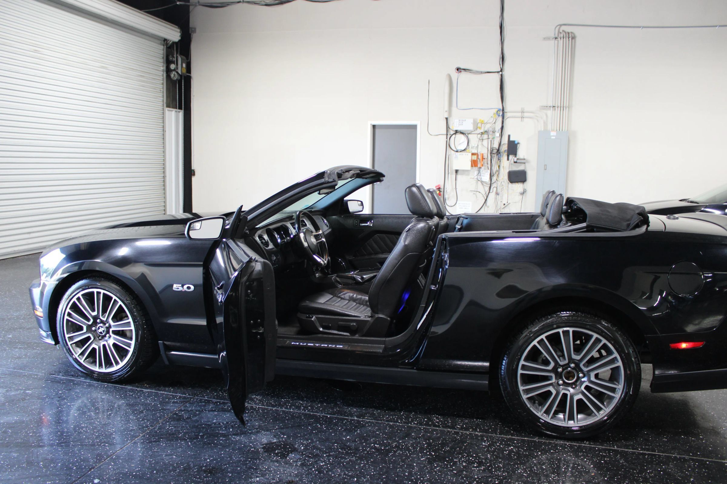 Used 2011 Ford Mustang GT Premium w/ Comfort Pkg RWD image 35