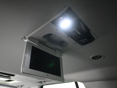 Used 2017 Cadillac Escalade ESV Luxury image 45