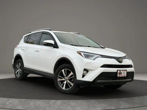 Used 2017 Toyota RAV4 XLE FWD image 1