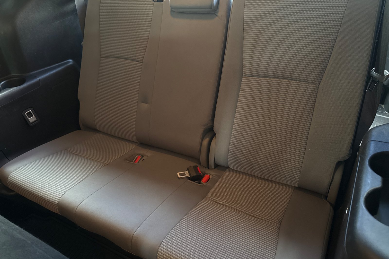 Used 2021 Toyota Highlander LE AWD/4WD image 14