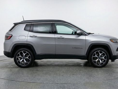 Used 2025 Jeep Compass Limited AWD/4WD image 11