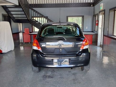 Used 2009 Toyota Yaris 4-Door Hatchback FWD image 8