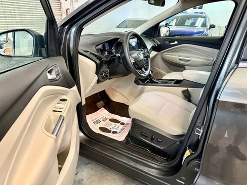 Used 2019 Ford Escape SE image 9