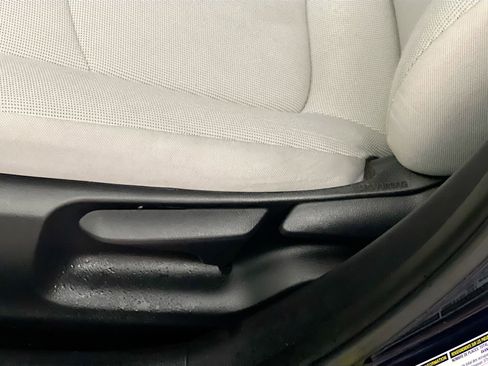 Used 2022 Toyota Corolla LE image 15