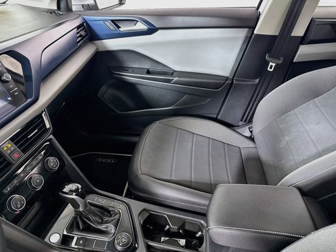 Used 2023 Volkswagen Taos SE w/ Panoramic Sunroof Package AWD/4WD image 25