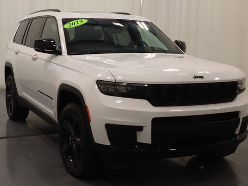 Used 2023 Jeep Grand Cherokee L Laredo AWD/4WD image 2