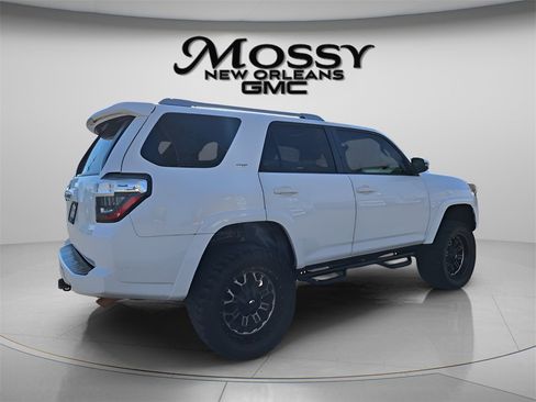 Used 2017 Toyota 4Runner SR5 Premium image 5