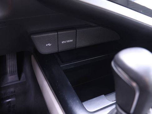 Used 2020 Toyota Camry SE FWD image 9