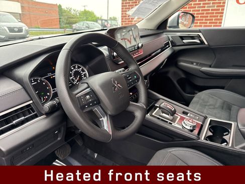 Used 2024 Mitsubishi Outlander SE image 23