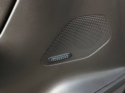 Used 2018 Jaguar F-PACE Portfolio image 14