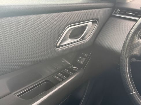 Used 2018 Land Rover Range Rover Velar S image 27
