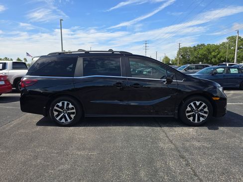 Certified 2026 Honda Odyssey EX-L image 3