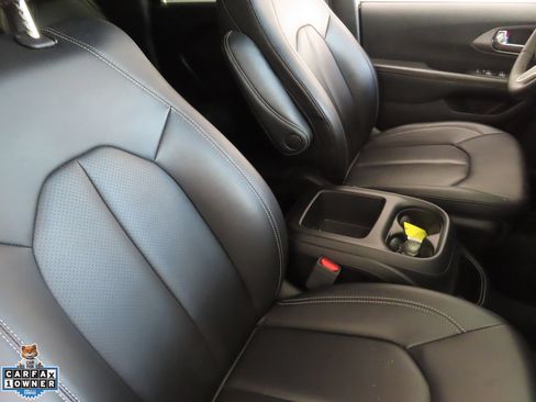 Used 2025 Chrysler Pacifica Select FWD image 28