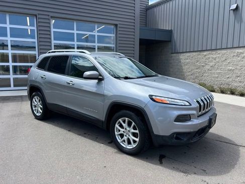 Used 2015 Jeep Cherokee Latitude w/ Cold Weather Group AWD/4WD image 3