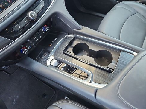 Used 2024 Buick Enclave Premium image 19