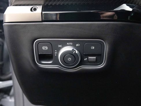 Used 2025 Aston Martin V8 Vantage Coupe image 28